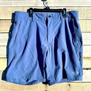 Men’s The North Face stretchy athletic shorts Size 34